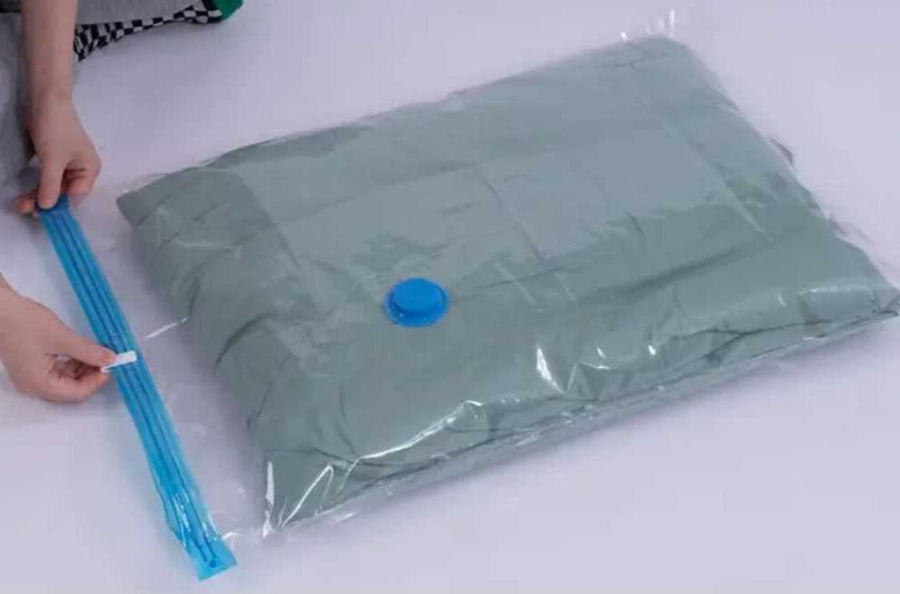 Vacuum Storage Bags Set (5 Bags + 1 Pump) – Space Saving Compression Bags